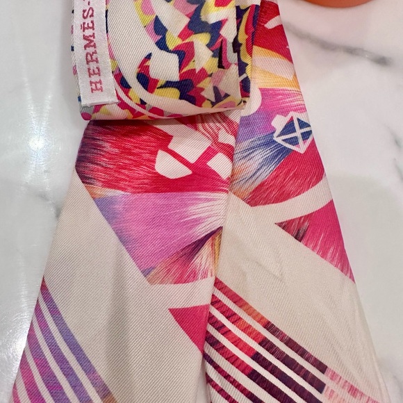 Hermès pink Silk Twilly Scarf - Picture 10 of 10